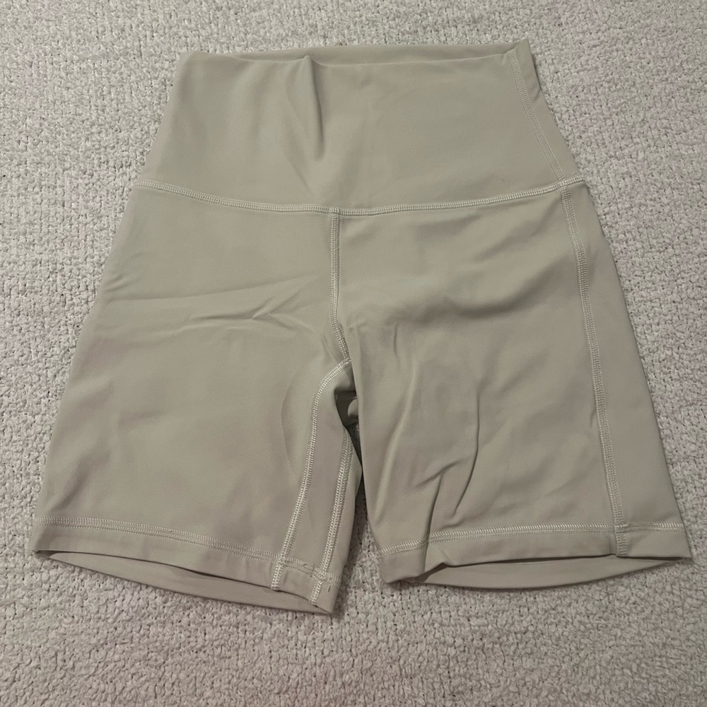 LULULEMON HIGH RISE ALIGN SHORTS 6”